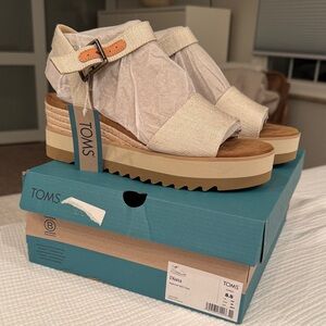 TOMS Women's Tan Wedge Sandals